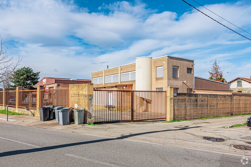 Flex dans Saint-Genis-Laval à louer - Photo principale - Image 1 de 2