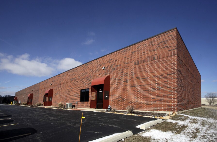 805 Forestwood Dr, Romeoville, IL à louer - Photo du bâtiment - Image 3 de 13