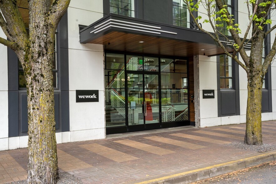 830 NE Holladay St, Portland, OR à louer - Photo du bâtiment - Image 2 de 18