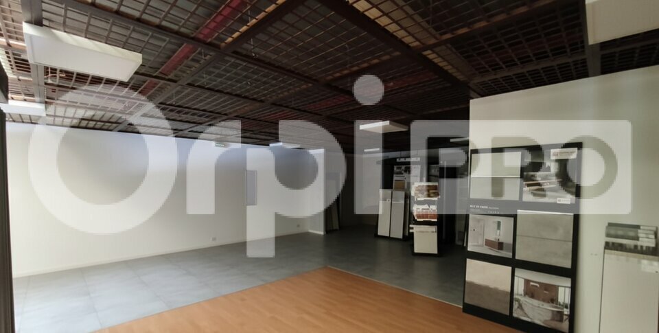 Retail in Boissise-le-Roi for lease - Interior Photo - Image 2 of 4