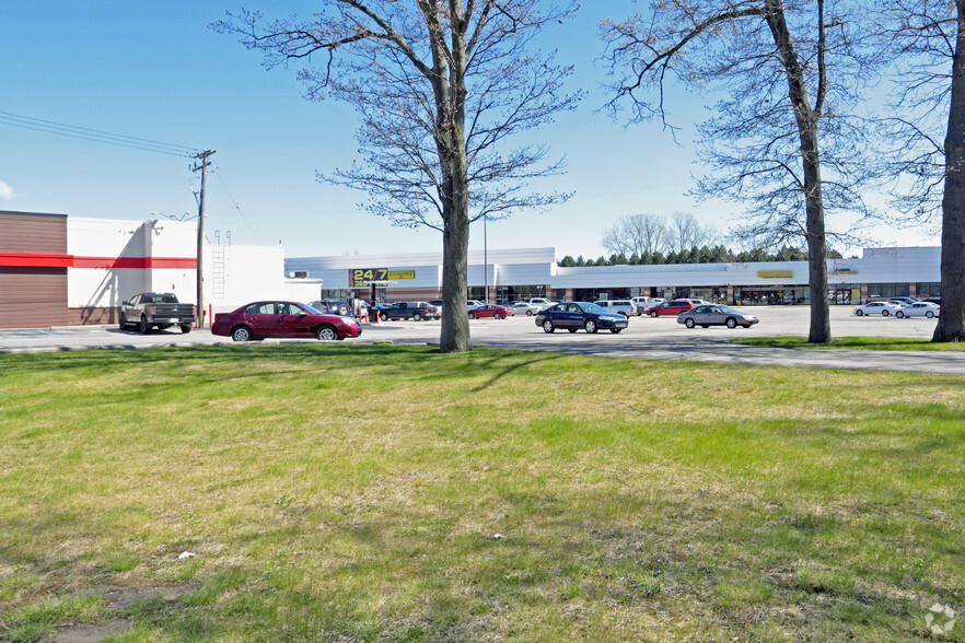 3400-3500 Pine Grove Ave, Port Huron, MI for sale - Primary Photo - Image 1 of 4