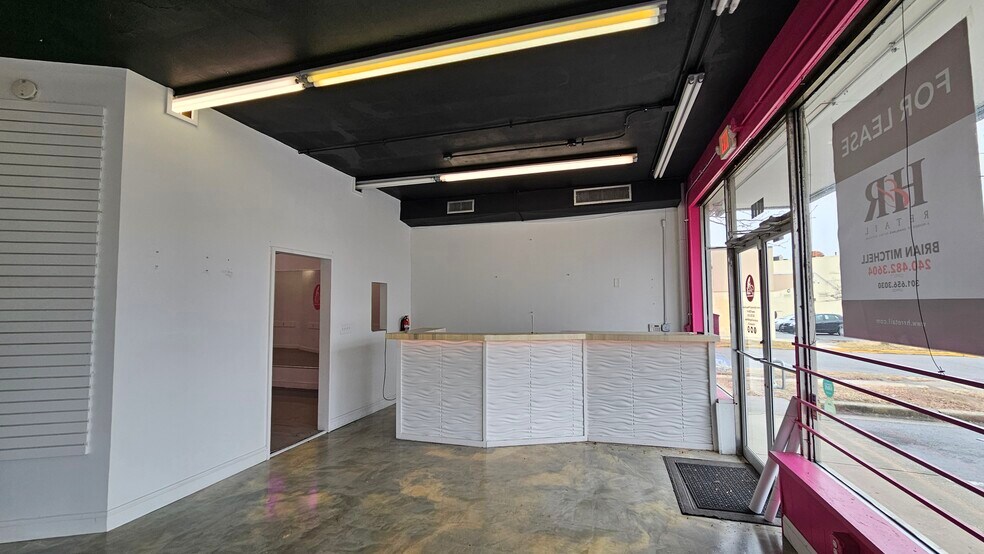 9933-9937 Rhode Island Ave, College Park, MD à louer - Photo du bâtiment - Image 3 de 9