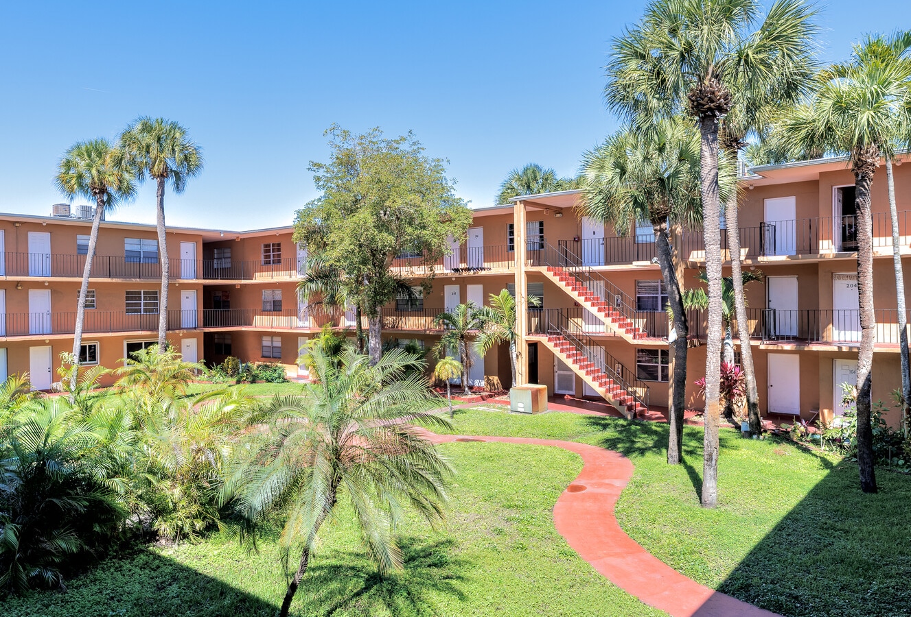1230-1330 W 54th St, Hialeah, FL 33012 - Unité 40 Units - - Photo intérieure - Image 2 of 17