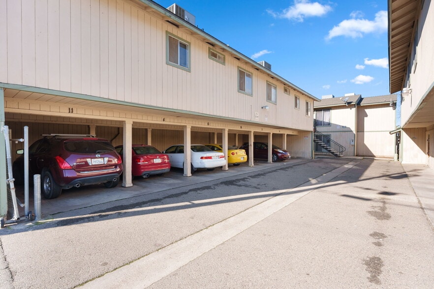 609-615 Moore St, Madera, CA for sale - Building Photo - Image 2 of 12