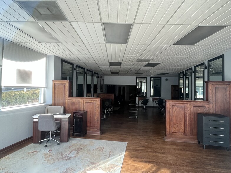 200 E Main St, Mount Kisco, NY for lease - Building Photo - Image 3 of 13