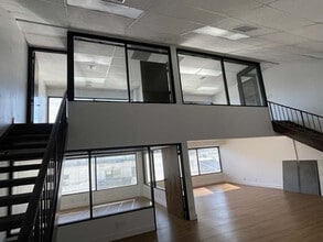 14930 Ventura Blvd, Sherman Oaks, CA for lease Interior Photo- Image 2 of 11