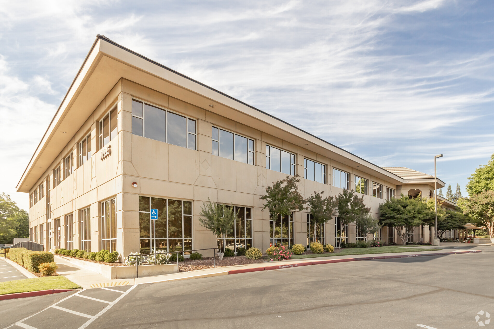 10995 Gold Center Dr, Rancho Cordova, CA à louer Photo du bâtiment- Image 1 de 10