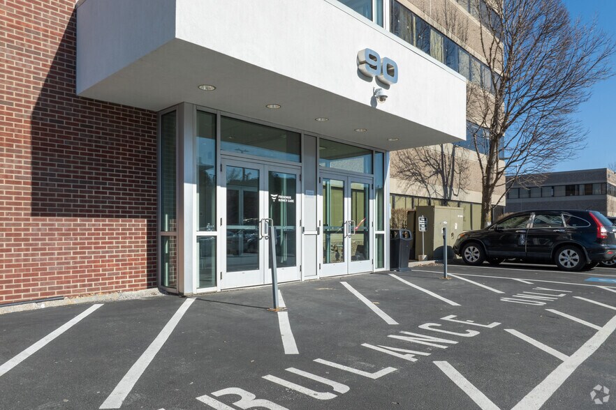 90 Everett Ave, Chelsea, MA à louer - Photo du bâtiment - Image 3 de 20