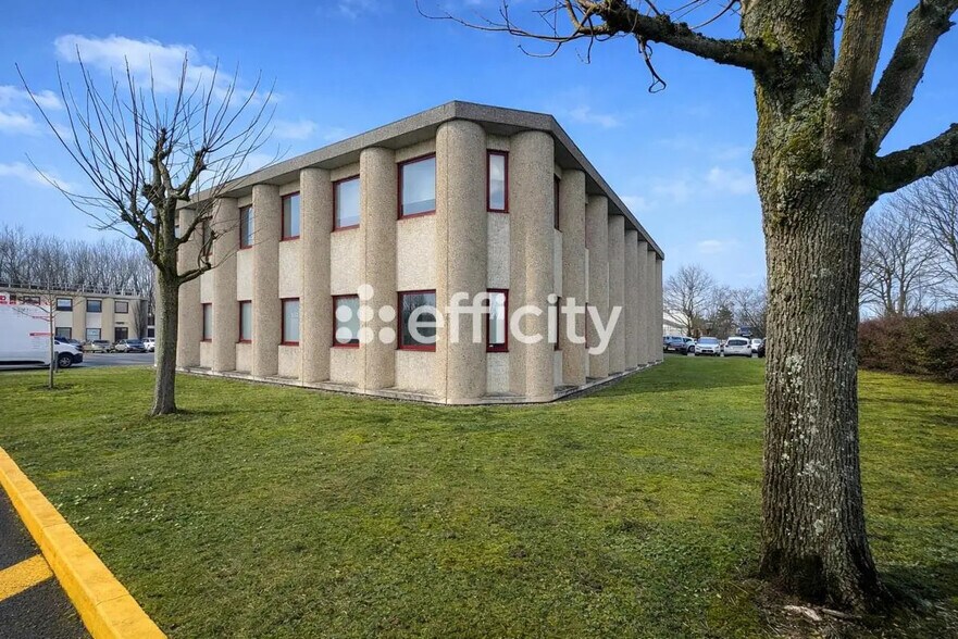 Bureau dans Tremblay-en-France à vendre - Photo du bâtiment - Image 2 de 4