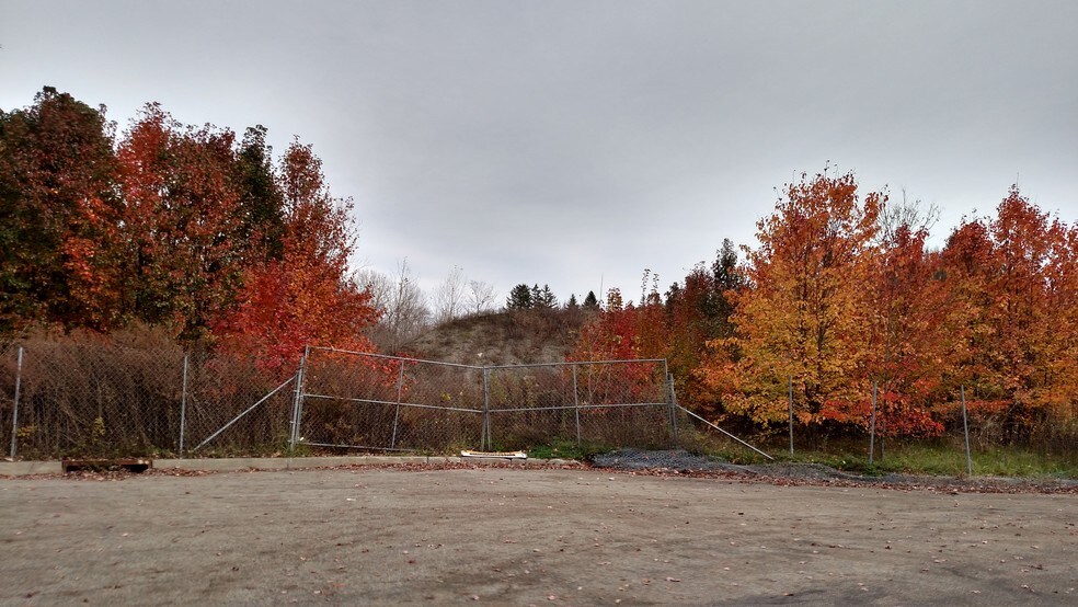 6 Morgan Dr, Mount Kisco, NY à vendre - Photo du bâtiment - Image 3 de 4