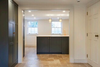 243-245 Kennington Ln, London for sale Interior Photo- Image 2 of 13