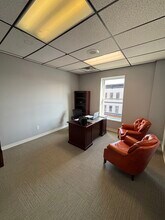 40 Monument Sq, Urbana, OH à louer Photo intérieure- Image 2 de 4