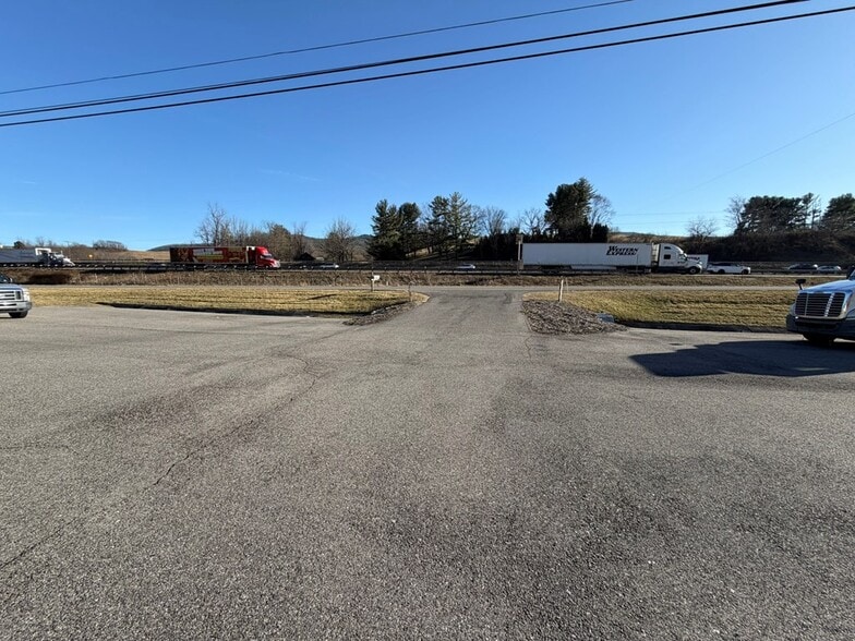602 E Lee Hwy, Wytheville, VA for sale - Building Photo - Image 2 of 7