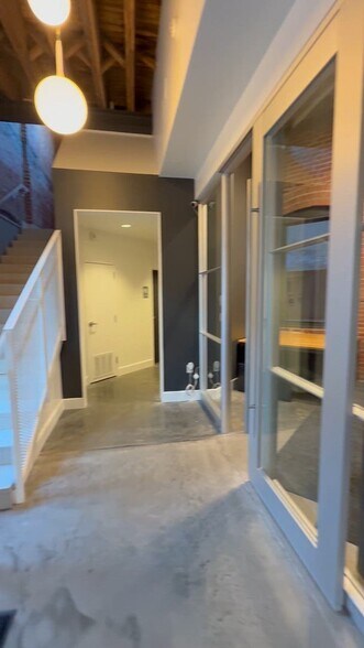 214 W 21st St, Kansas City, MO à louer - Vidéo sur l’inscription commerciale - Image 2 de 22