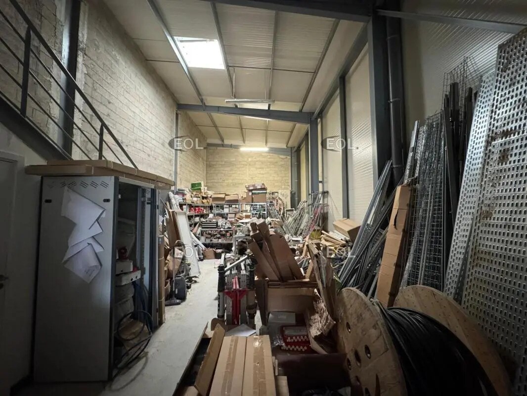 Flex in Servon for lease Interior Photo- Image 1 of 6