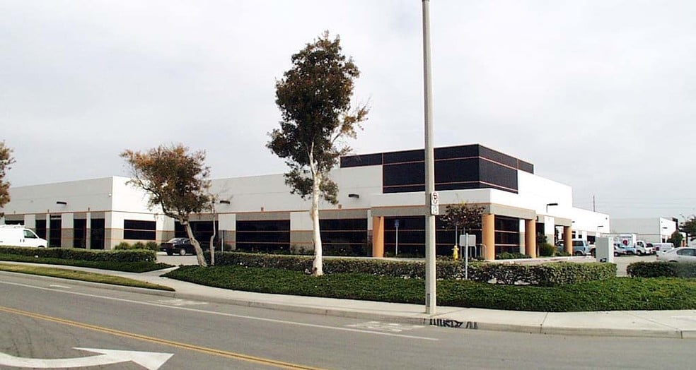 2401-2451 Eastman Ave, Oxnard, CA for lease - Building Photo - Image 2 of 6