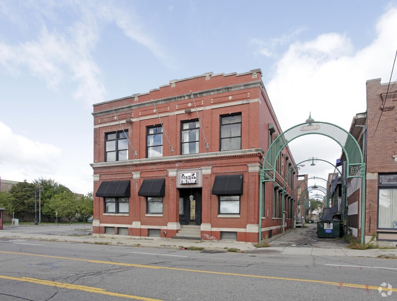 18 W Pike St, Pontiac, MI à louer - Photo du bâtiment - Image 2 de 4
