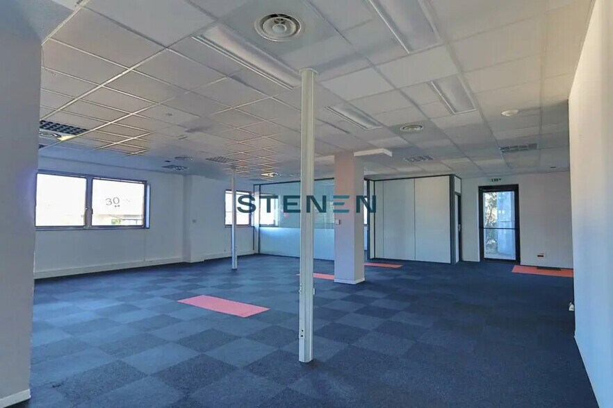 Bureau dans Aix-en-Provence à louer - Photo du bâtiment - Image 3 de 16