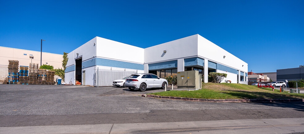 5921-5923 Lakeshore Dr, Cypress, CA à vendre - Photo du bâtiment - Image 1 de 30