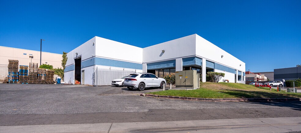 5921-5923 Lakeshore Dr, Cypress, CA à vendre - Photo du bâtiment - Image 1 de 30