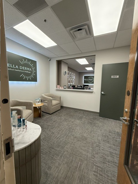 9501 N Oak Tfwy, Kansas City, MO for lease Primary Photo- Image 1 of 16