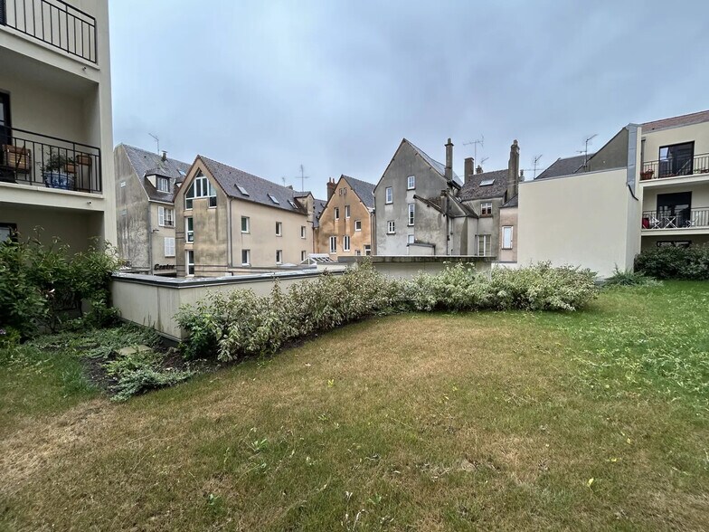 7 Rue Famin, Chartres à louer - Photo du bâtiment - Image 3 de 5