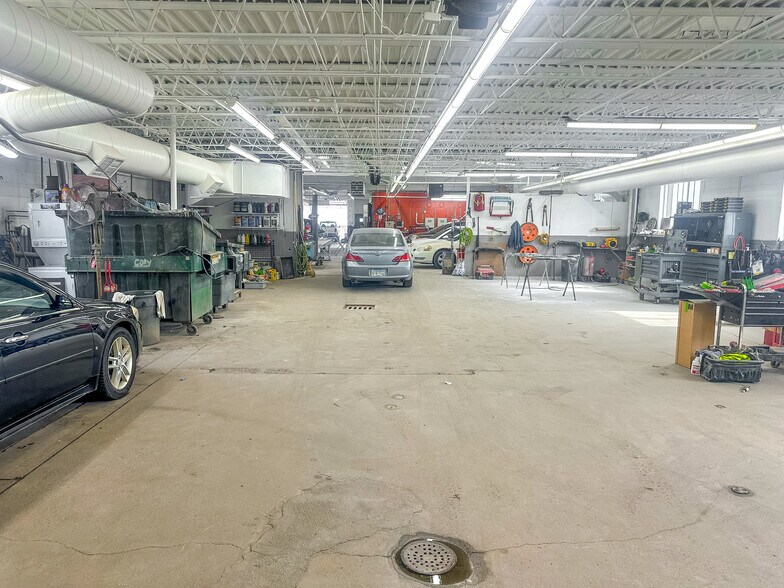 2628 Central Ave NE, Minneapolis, MN à vendre - Photo intérieure - Image 3 de 28