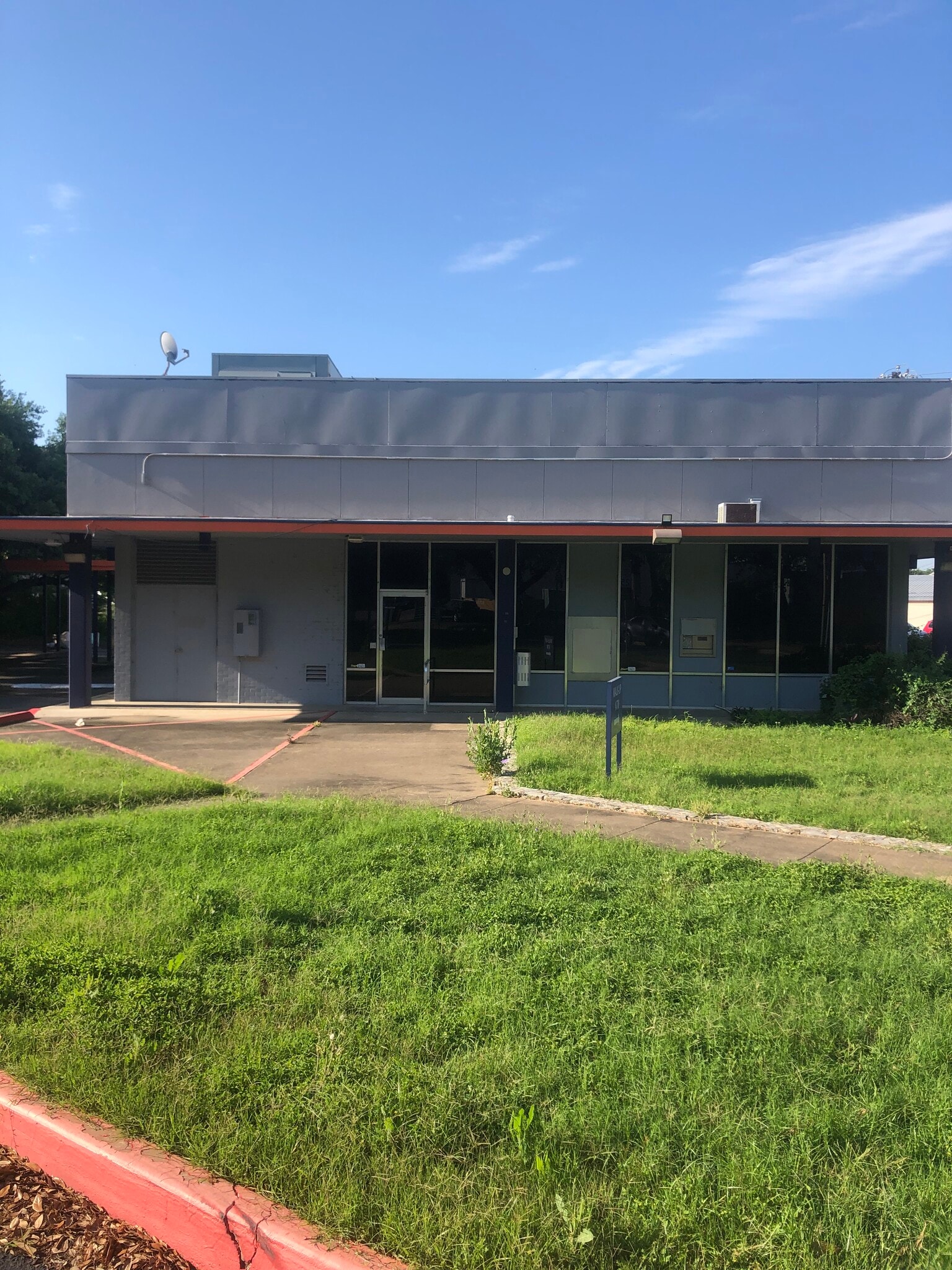 1610 W North Loop Blvd, Austin, TX for lease Building Photo- Image 1 of 3