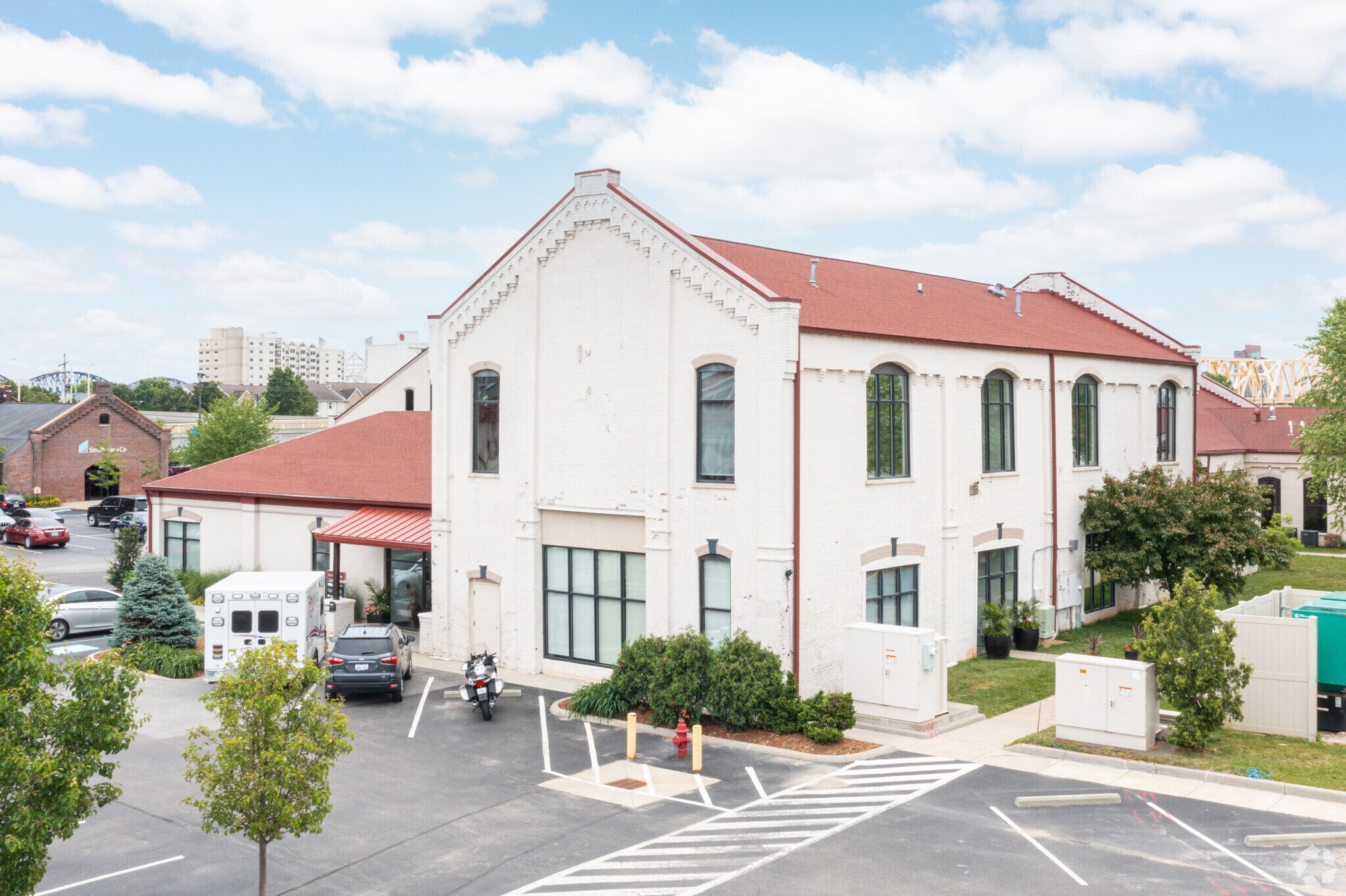 350 Missouri Ave, Jeffersonville, IN for lease Primary Photo- Image 1 of 8