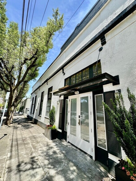 710 NW 17th Ave, Portland, OR for lease - Primary Photo - Image 1 of 15