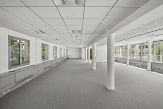 83 Avenue Charles De Gaulle, Neuilly-sur-Seine for lease Interior Photo- Image 1 of 14