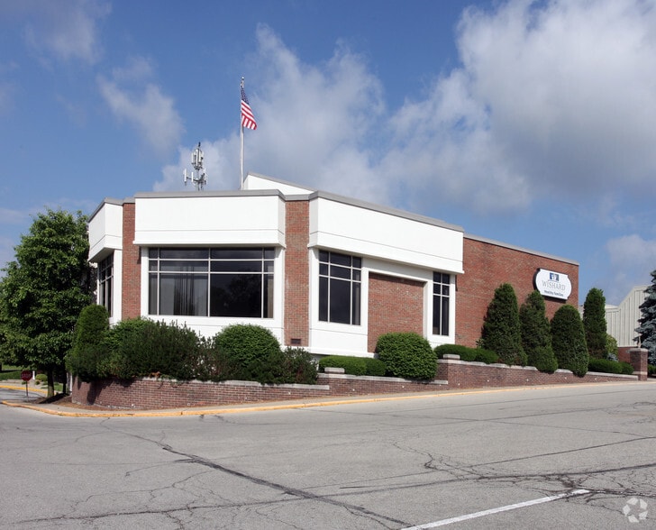 5440 E Fall Creek Parkway North Dr, Indianapolis, IN for lease - Building Photo - Image 3 of 8
