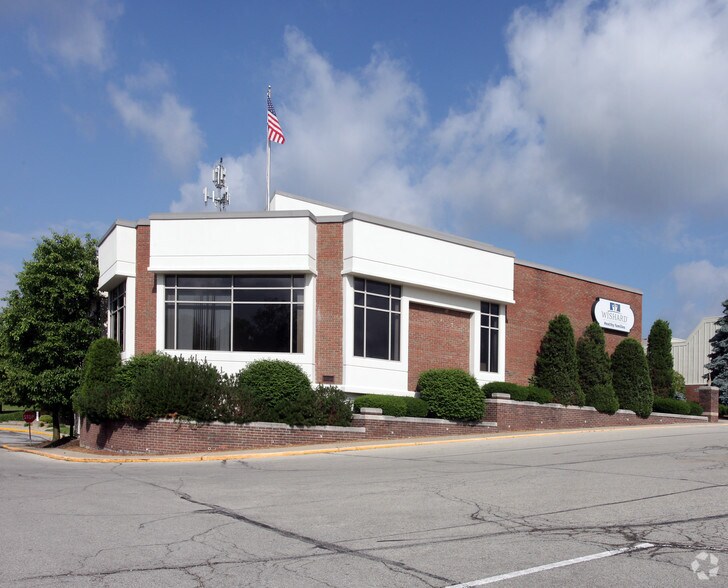 5440 E Fall Creek Parkway North Dr, Indianapolis, IN à louer - Photo du bâtiment - Image 3 de 8