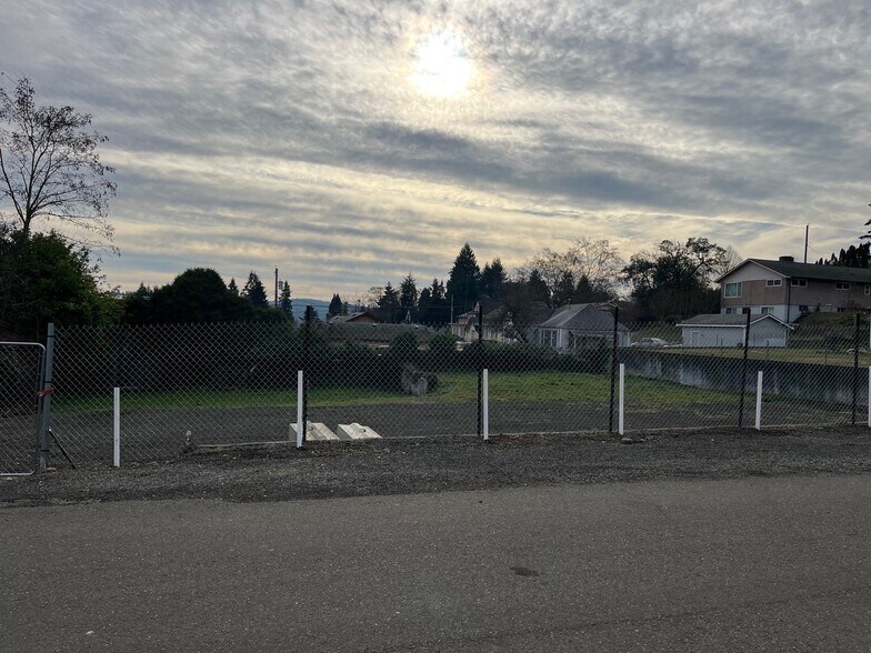 4105 W F St, Bremerton, WA à louer - Photo du bâtiment - Image 2 de 3