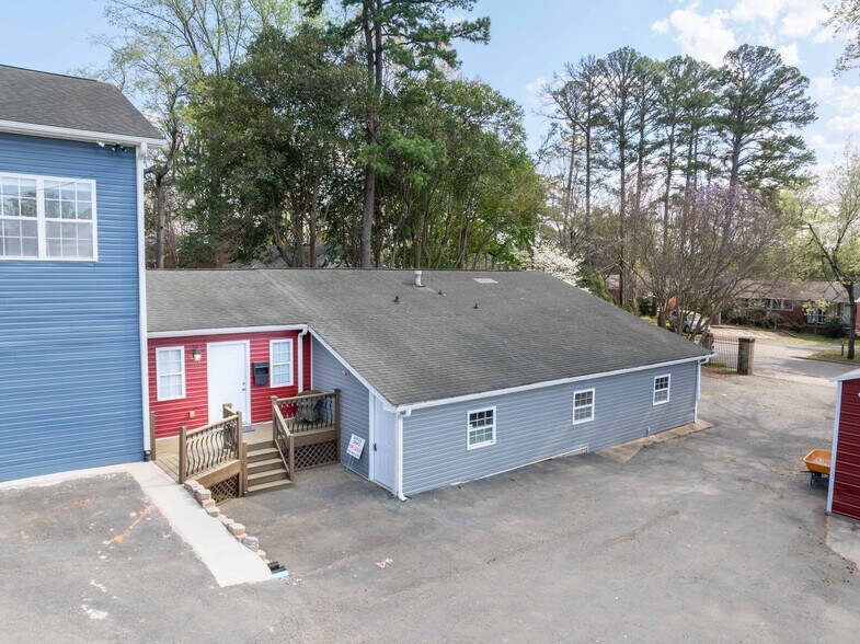 3801 Miriam Dr, Charlotte, NC à louer - Photo du bâtiment - Image 2 de 10