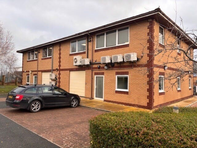 301-302 Love Ln, Cirencester à vendre - Photo du bâtiment - Image 3 de 11