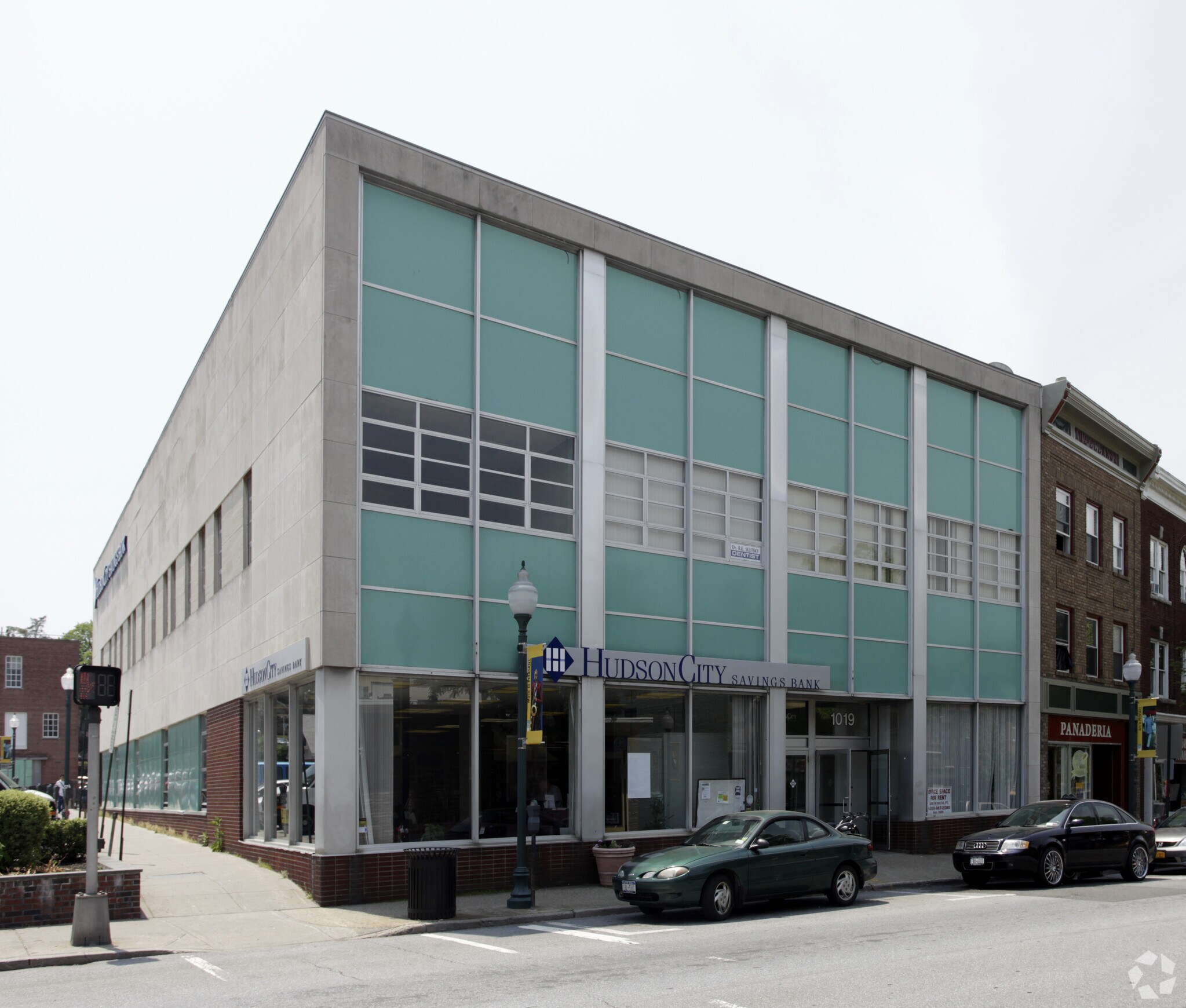 1019 Park St, Peekskill, NY à louer Photo principale- Image 1 de 8