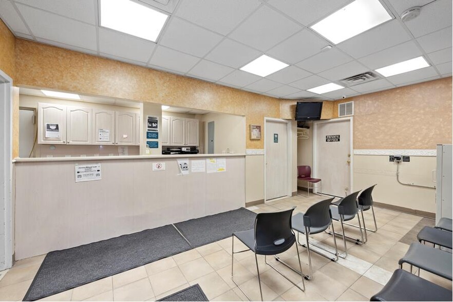 1502 Voorhies Ave, Brooklyn, NY for lease - Lobby - Image 2 of 7