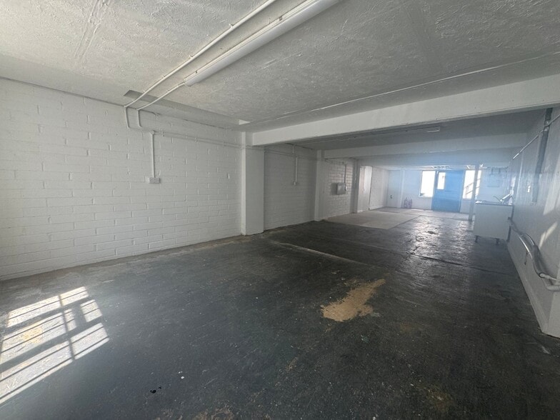 Units 5A, 5B, 5C Wayside, Commerce Way, Lancing for lease - Interior Photo - Image 3 of 4