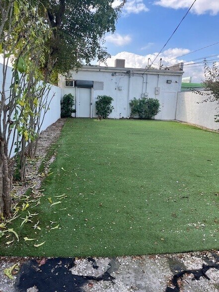 5505-5507 NW 7th Ave, Miami, FL à louer - Photo du bâtiment - Image 2 de 3