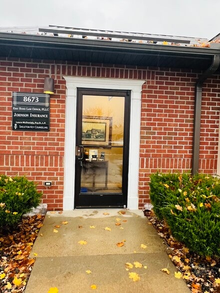 8677-8681 Eagle Point Blvd, Lake Elmo, MN for lease - Building Photo - Image 3 of 10