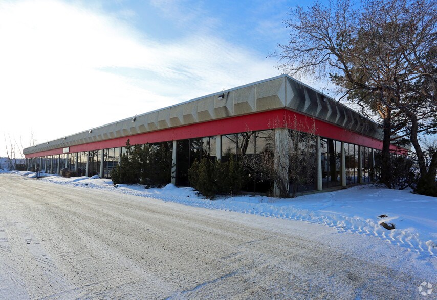 11560-11574 149th St NW, Edmonton, AB à louer - Photo du bâtiment - Image 1 de 4
