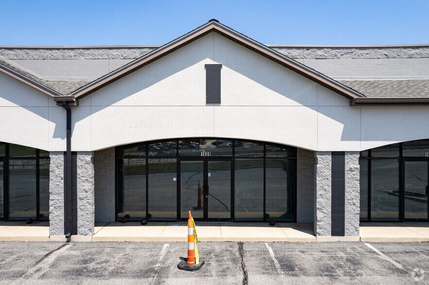 1601-1611 E Terra Ln, O'Fallon, MO à louer - Photo du bâtiment - Image 3 de 4