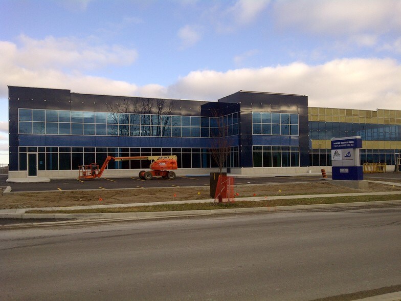 15875 Robin's Hill Rd, London, ON à vendre - Photo du bâtiment - Image 1 de 1