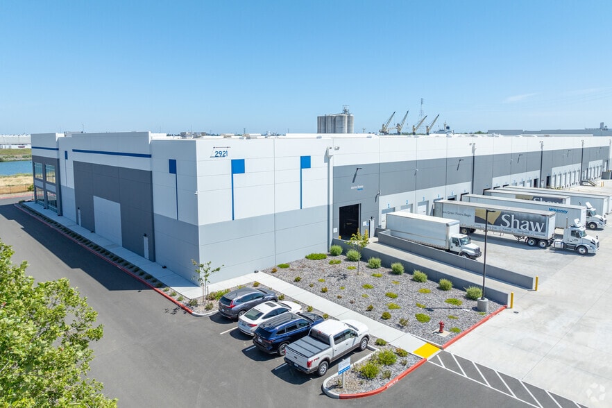 2921 Ramco St, West Sacramento, CA for lease - Primary Photo - Image 1 of 8