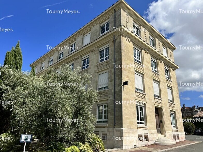 Office in Bordeaux for lease - Building Photo - Image 1 of 8