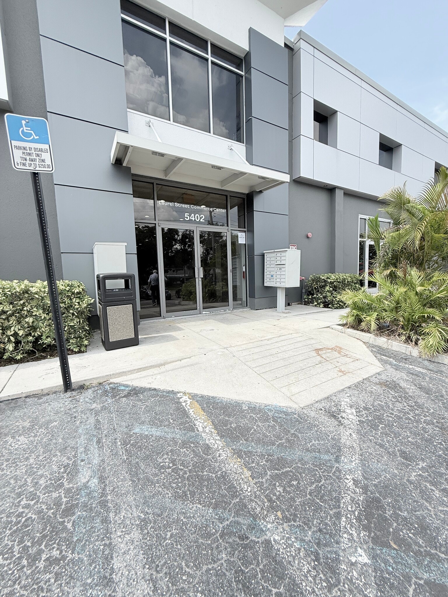 5402 W Laurel St, Tampa, FL for lease Interior Photo- Image 1 of 13