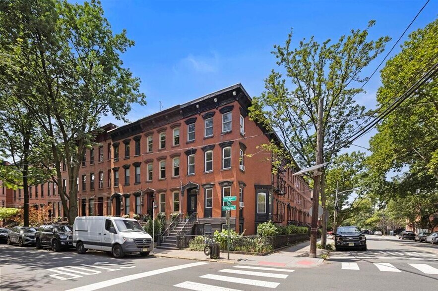 24 W Hamilton Pl, Jersey City, NJ à vendre - Photo principale - Image 1 de 26