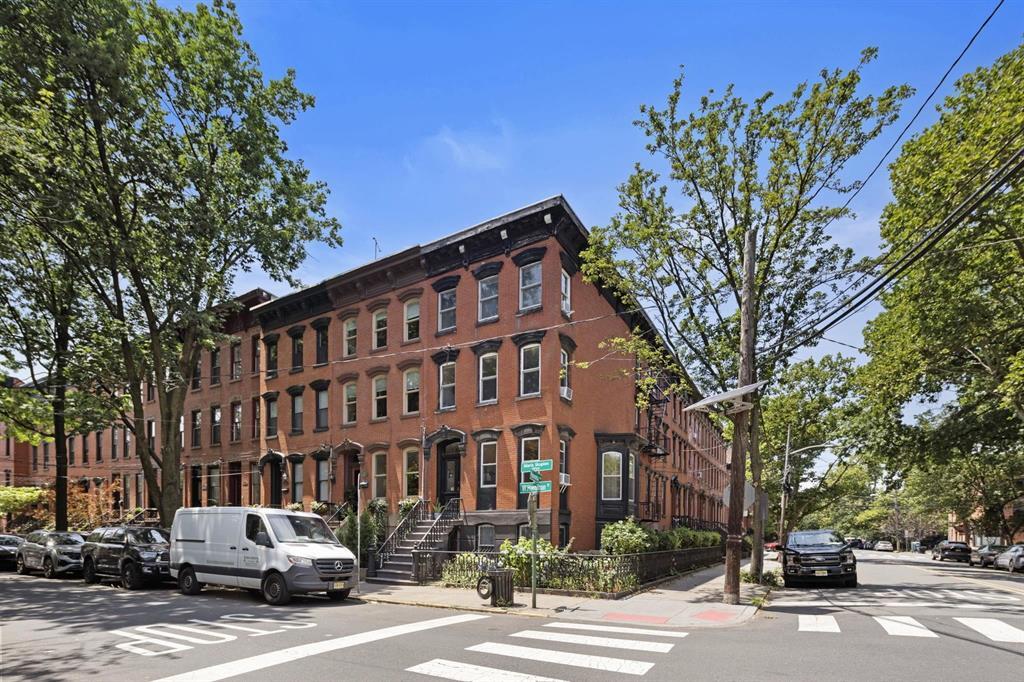 24 W Hamilton Pl, Jersey City, NJ à vendre Photo principale- Image 1 de 27