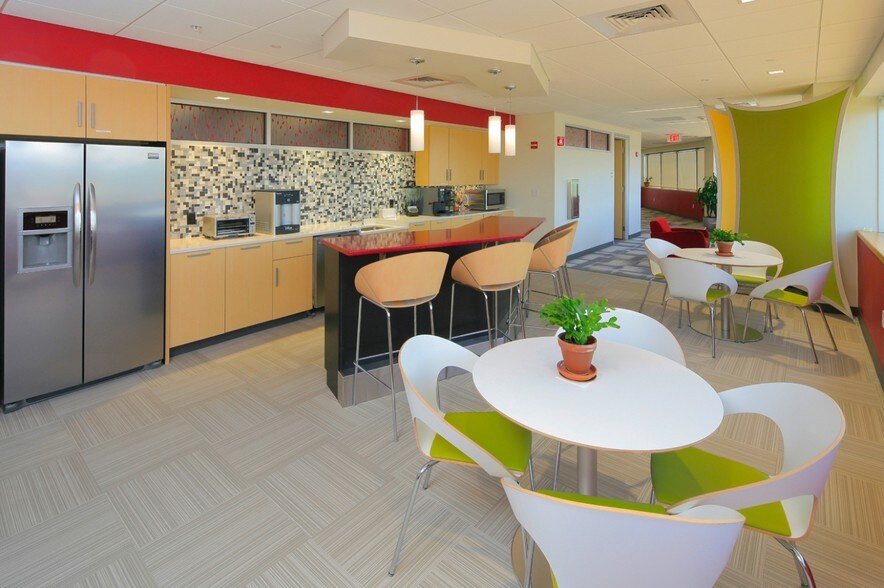 650 Elm St, Manchester, NH à louer - Photo intérieure - Image 3 de 9